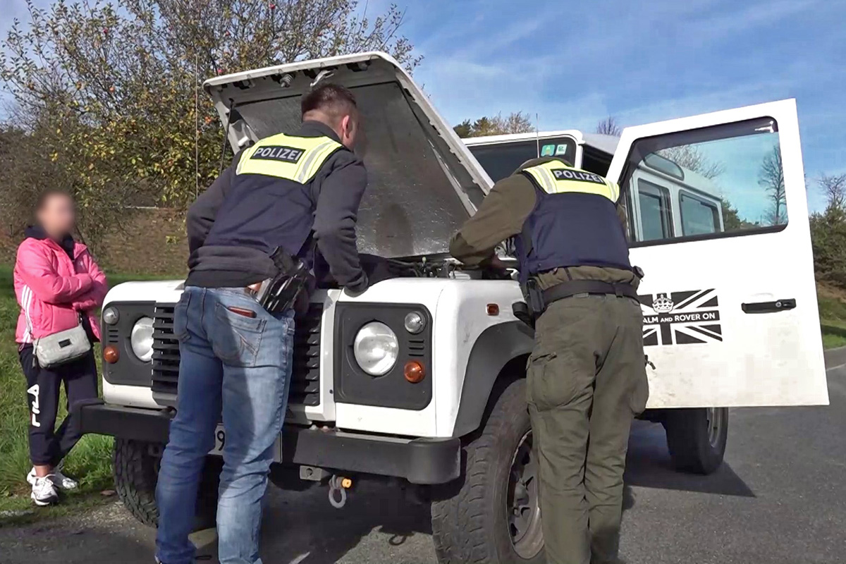 Unterwegs mit der Verkehrspolizei Weiden: Auf der Jagd nach Dieben und Schmugglern