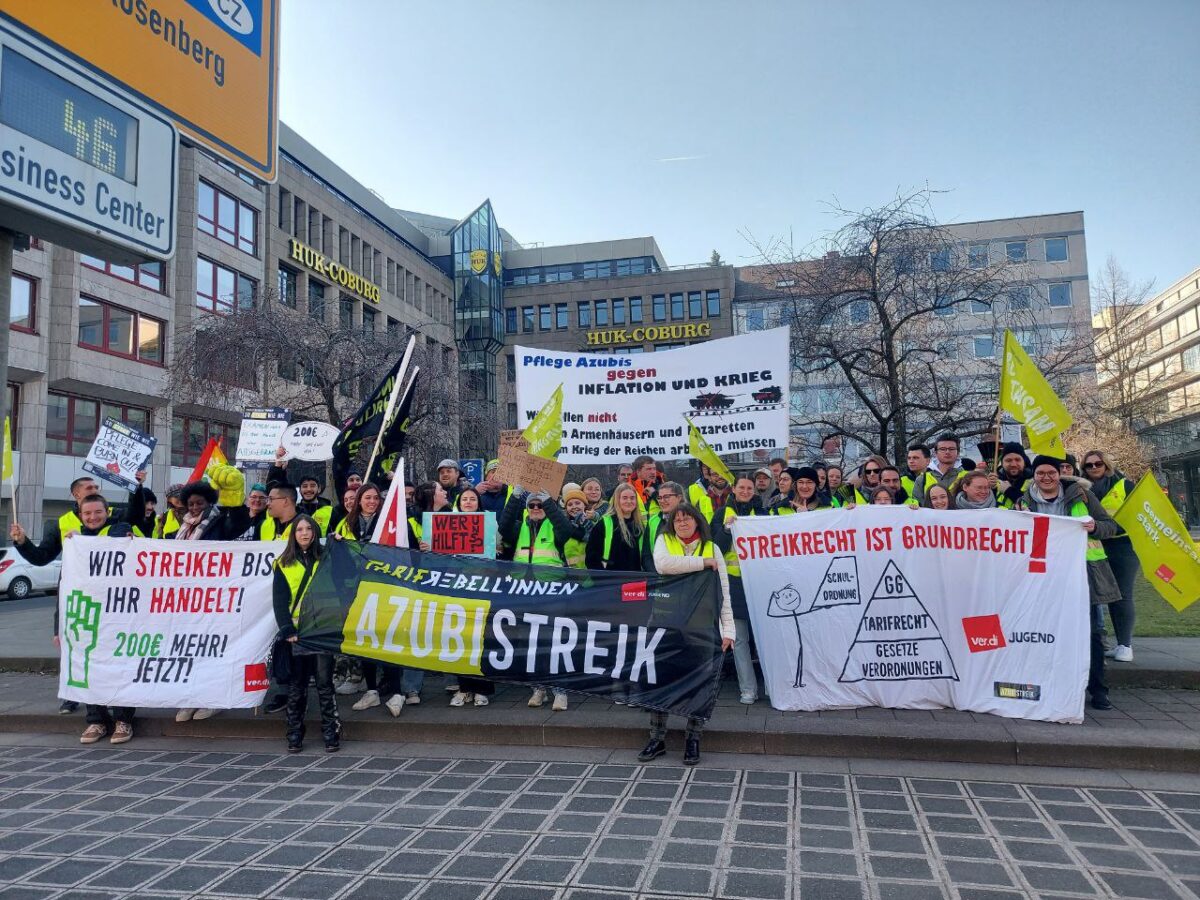 Stadtwerke-Azubis streiken für mehr Geld