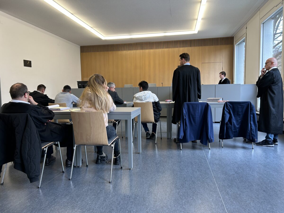 Urteil im Prozess gegen drei Schleuser vertagt