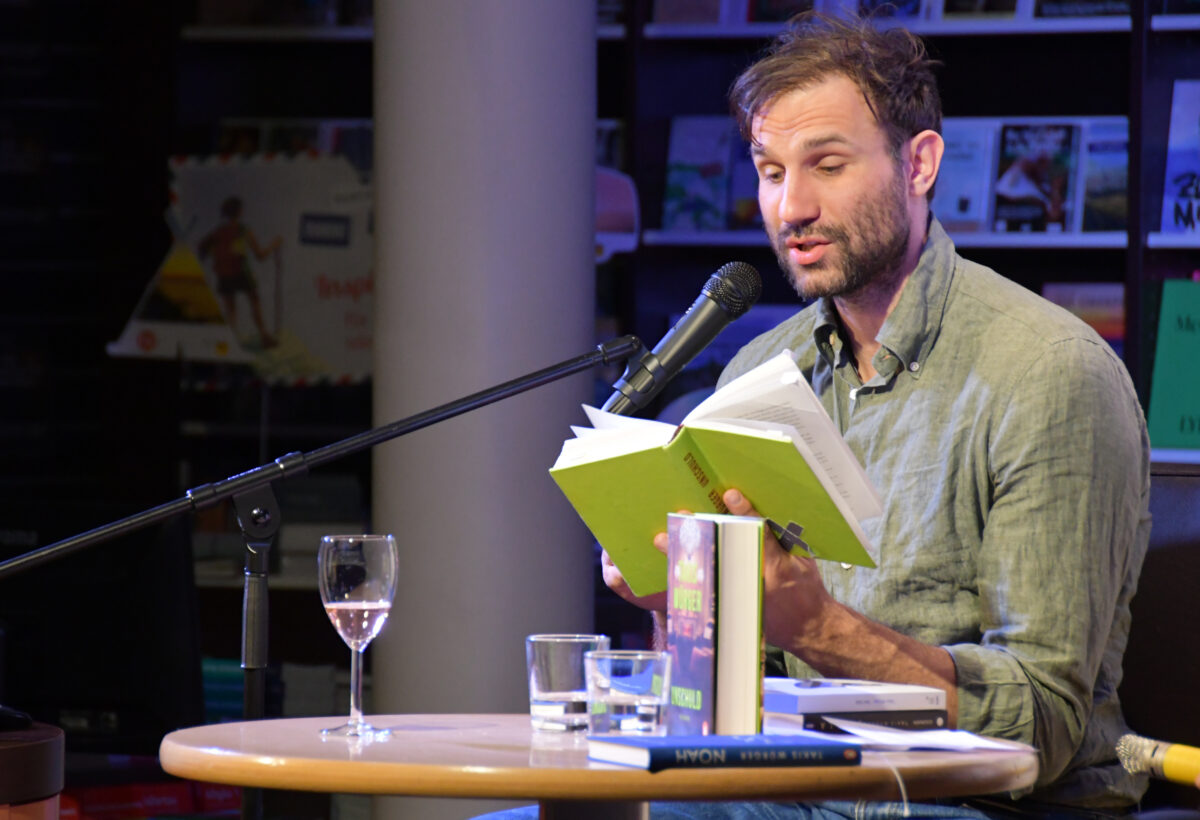 Takis Würger überrascht bei Weidener Literaturtagen mit Bonus-Lesung