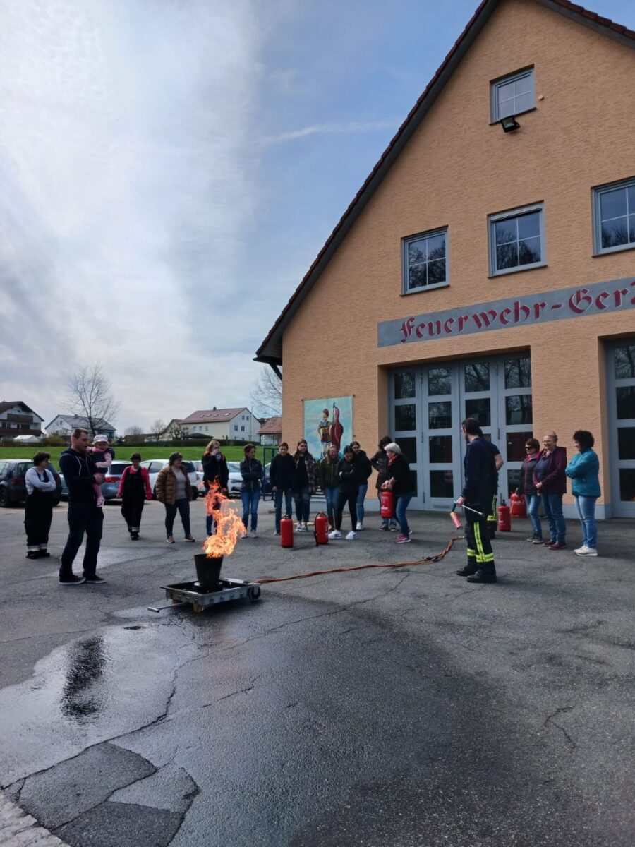 Achtung, es Brennt! Schulung der Erzieherinnen im Thema Brandschutz