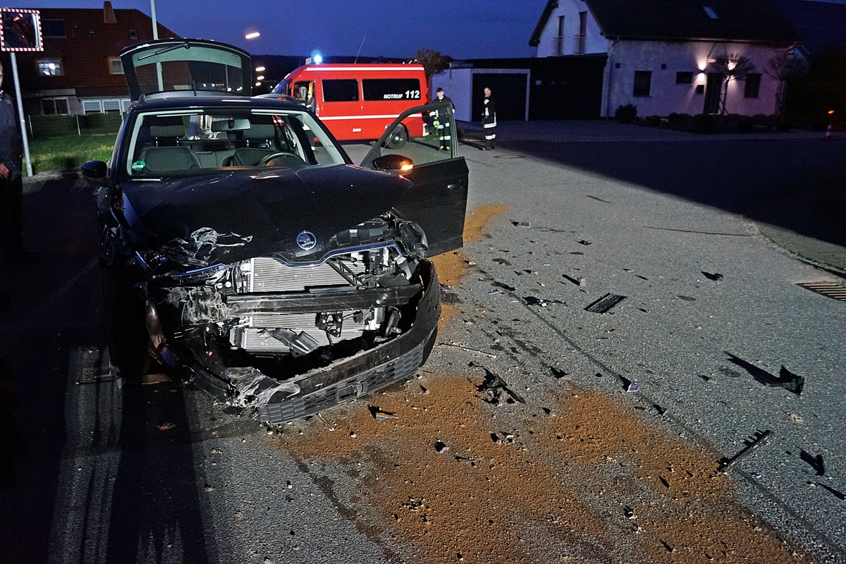 Verkehrsunfall mit zwei Fahrzeugen