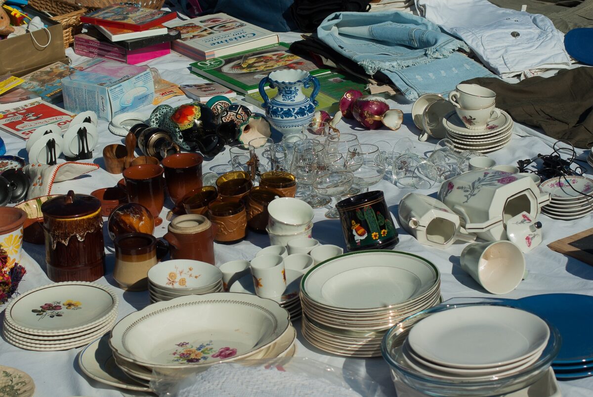 Flohmarkt der Armen Schulschwestern: Schnäppchen jagen und Danke sagen