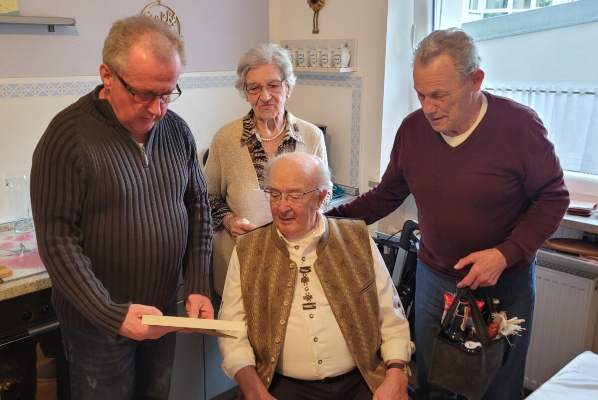 Tragende Säule des Bäckerfachvereins: 75 Jahre Treue belohnt