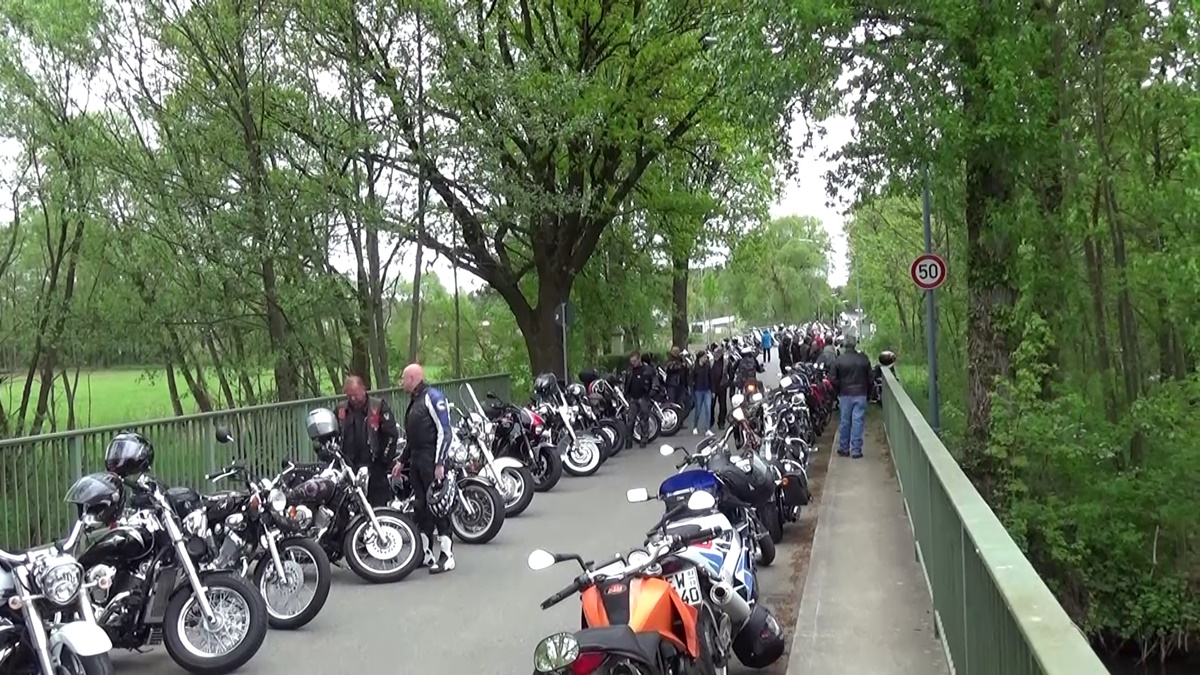 Endlich wieder Motorradgottesdienst in Hütten