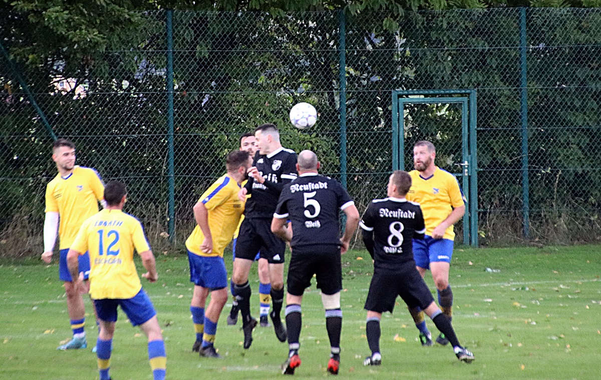 Kreisklasse West: Duelle im Abstiegskampf und ein mit Spannung erwartetes Derby
