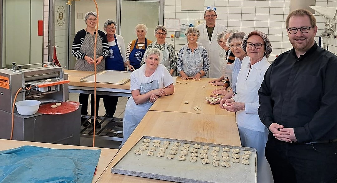 1.200 Osterbrote für die Osternacht