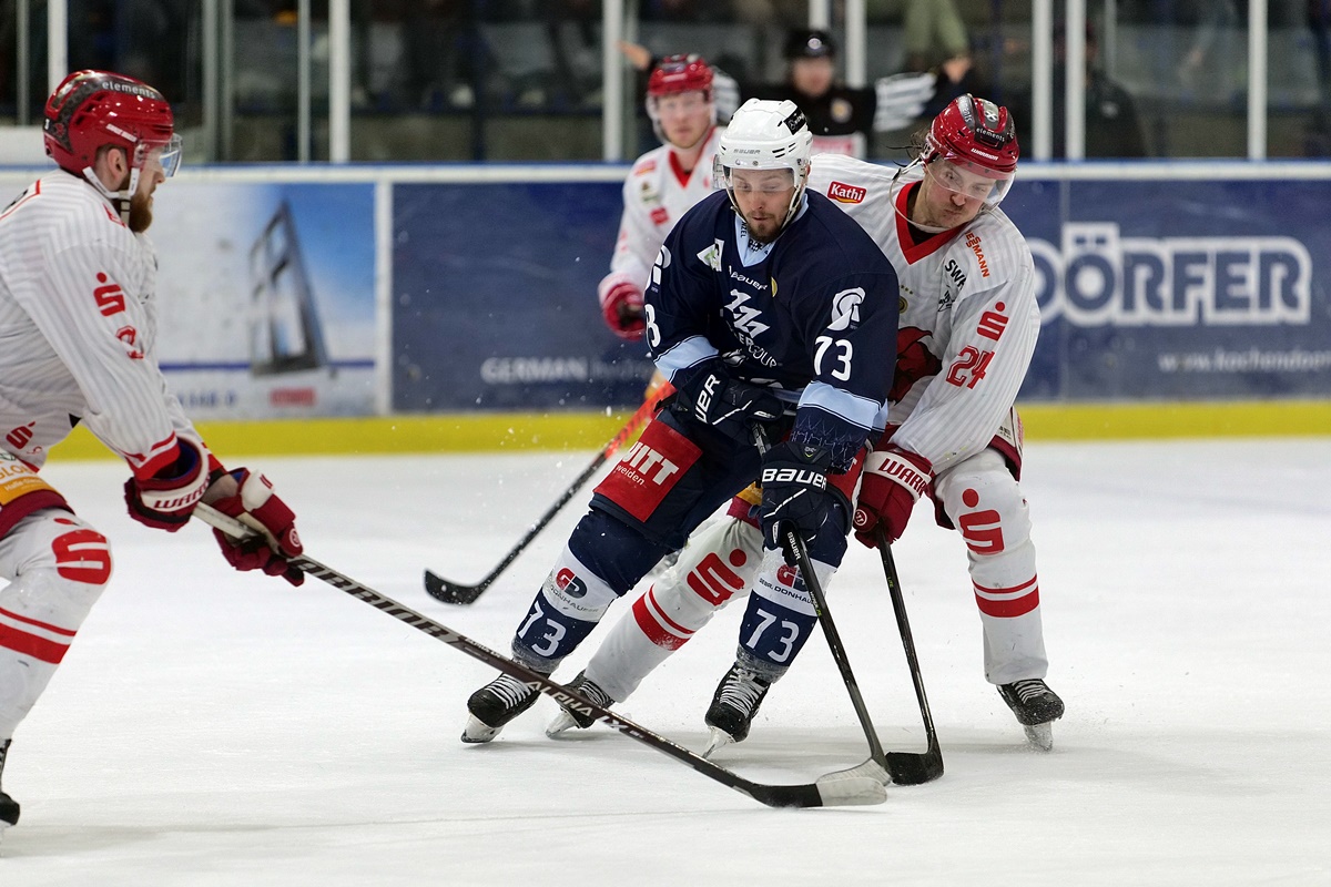 Blue Devils Weiden bejubeln Traumstart ins Halbfinale mit 8:3-Sieg