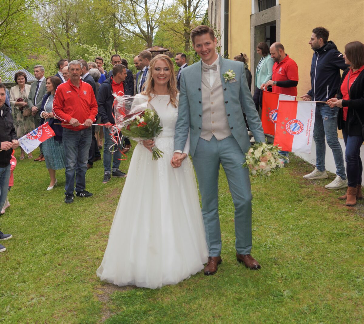 Von der Bar vor den Altar: Thomas und Alica geben sich das Ja-Wort