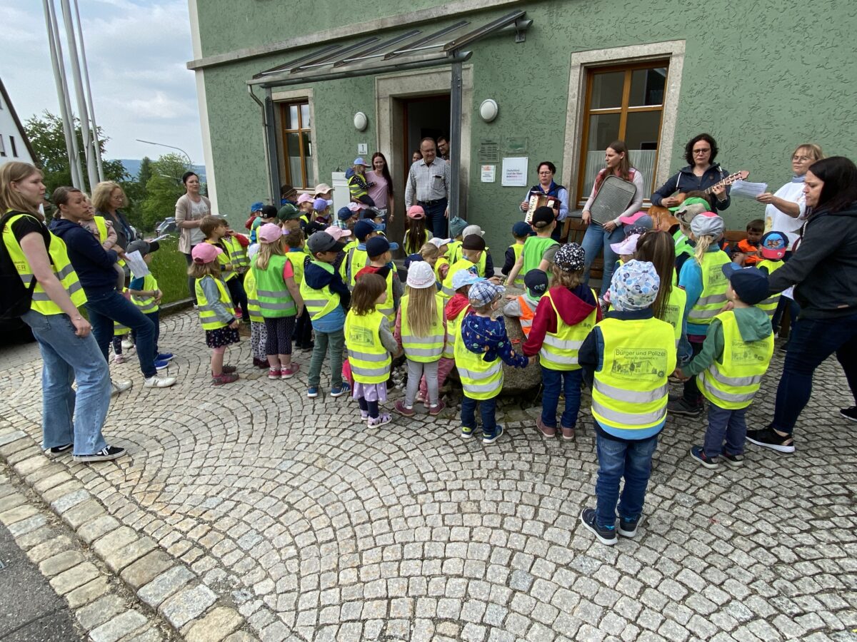 „Aktionstage der Musik“ – Tännesberger Kinder ziehen durch den Ort