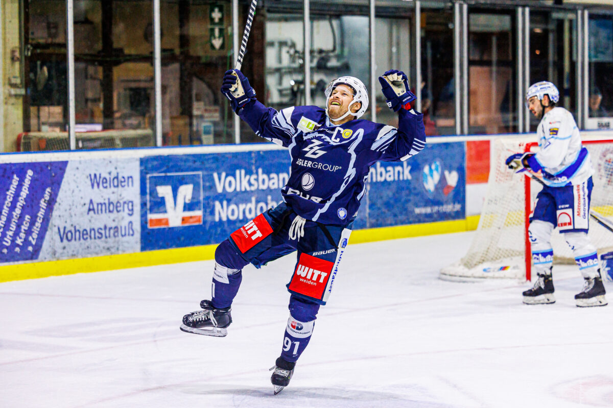 Blue Devils: Kapitän Dennis Thielsch bleibt an  Bord