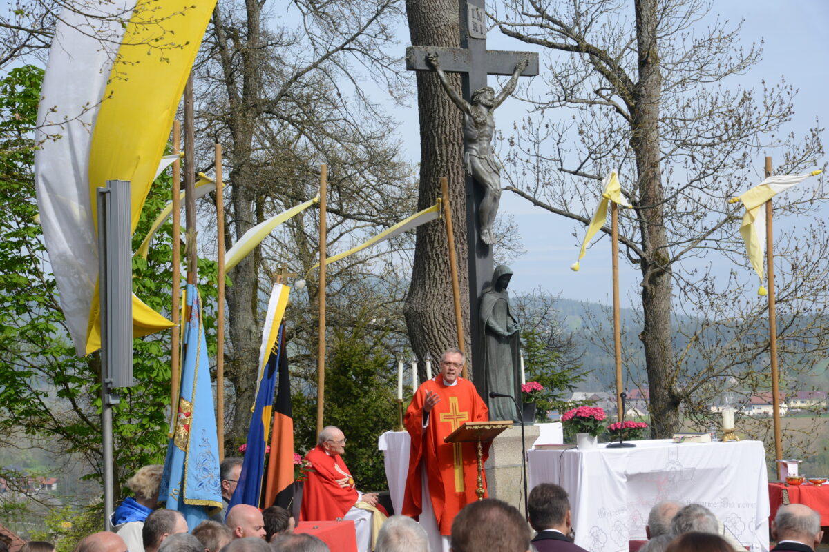 Die Pleysteiner feiern das Kreuzbergfest
