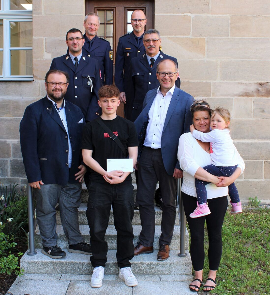 Mit couragiertem Einsatz Leben gerettet – Ehrung für Schüler und Feuerwehrleute