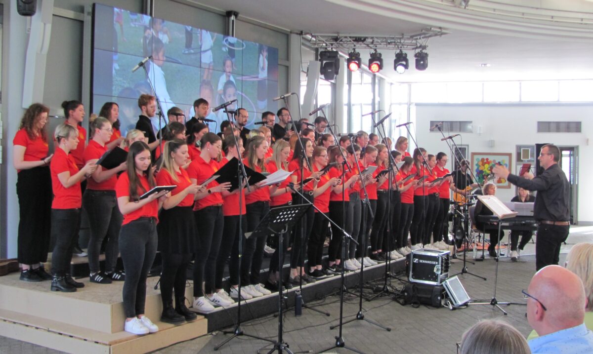 Standing Ovations bei Teeniechor-Benefizkonzert
