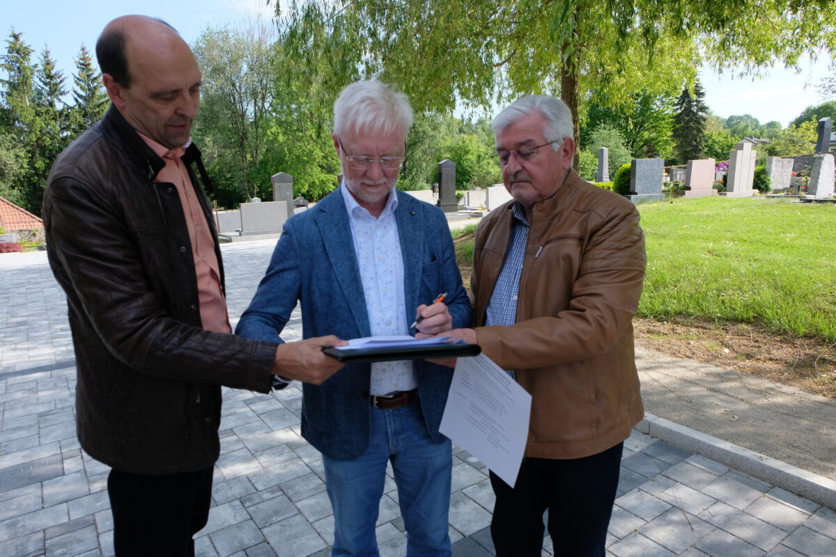 Bauabschluss im evangelischen Friedhof in Floß