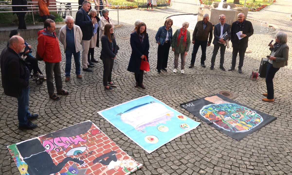 Ausstellung „Farbe auf der Straße“ am Neuen Rathaus eröffnet