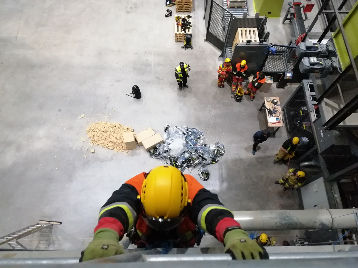 Lehrgang Absturzsicherung bei der Feuerwehr Grafenwöhr