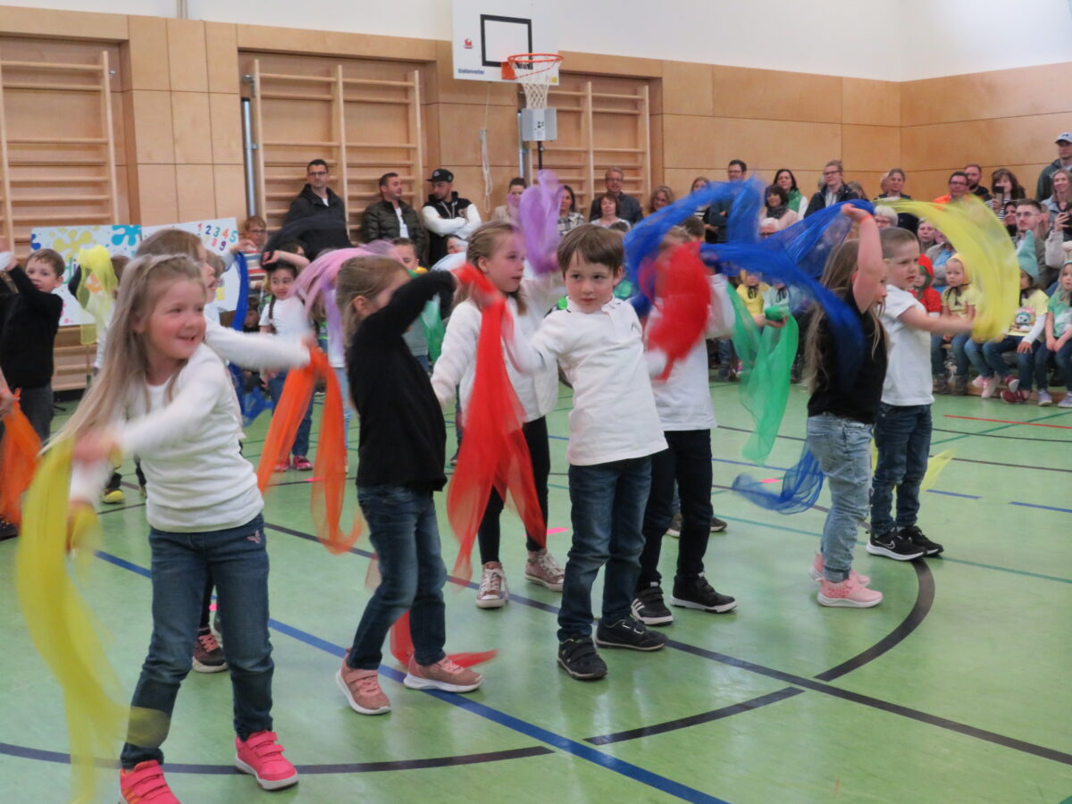 Kindergartenclubs unterhalten Eltern