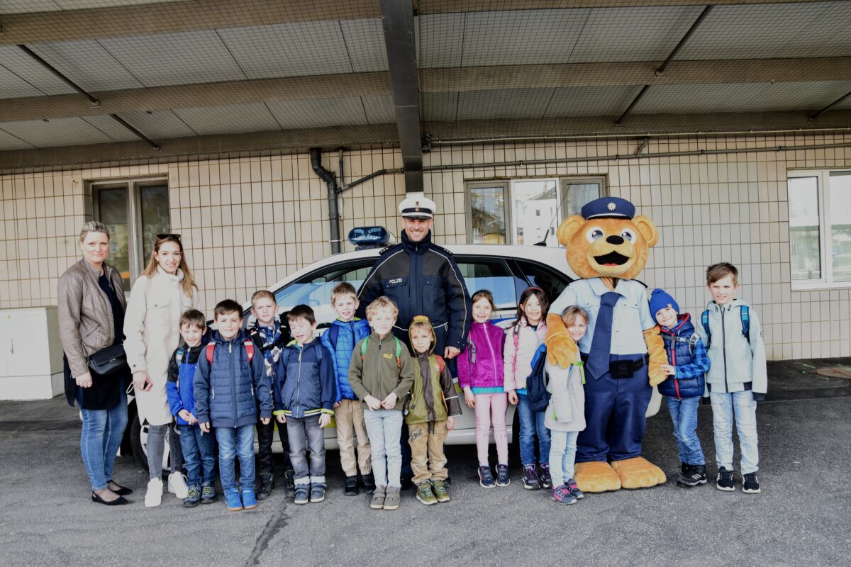 Haus der kleinen Hände bei der Polizei in guten Händen