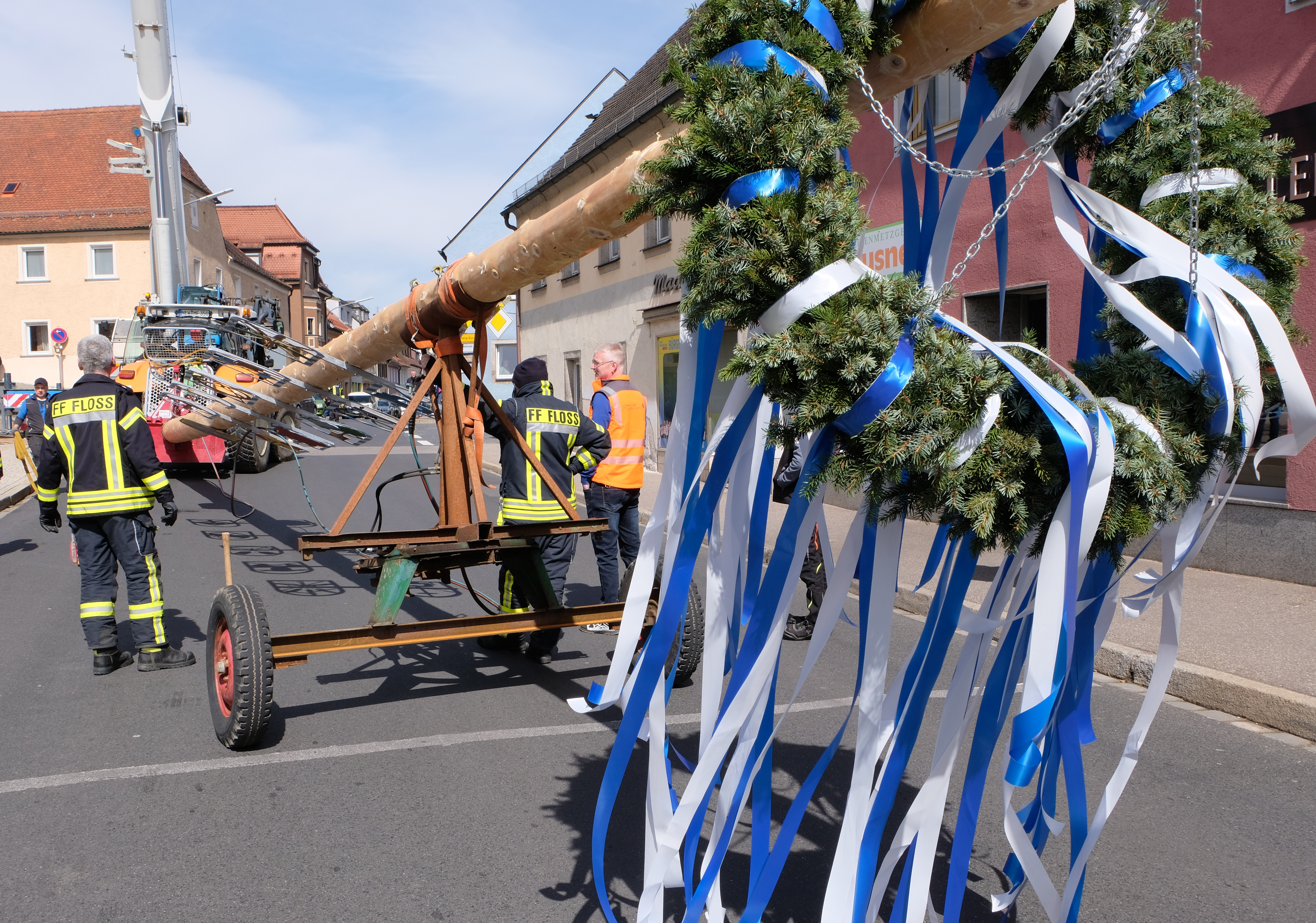 Flosser Wahrzeichen: Maibaum und Maimarkt