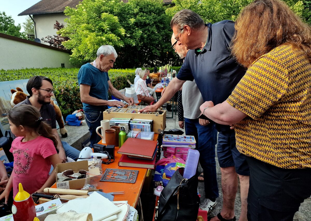 Nachtflohmarkt in Schirmitz erntet viel Lob