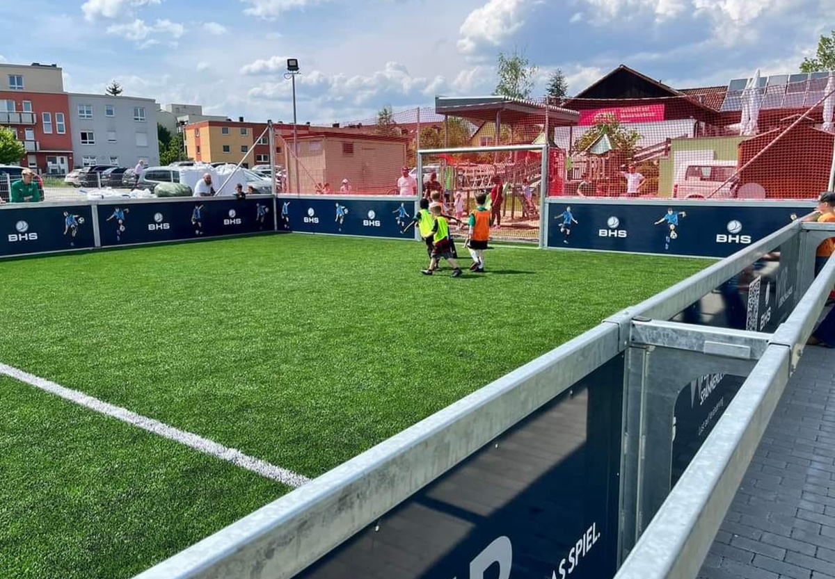 FC Weiden Ost eröffnet seine neue Soccer-Arena für den Nachwuchs
