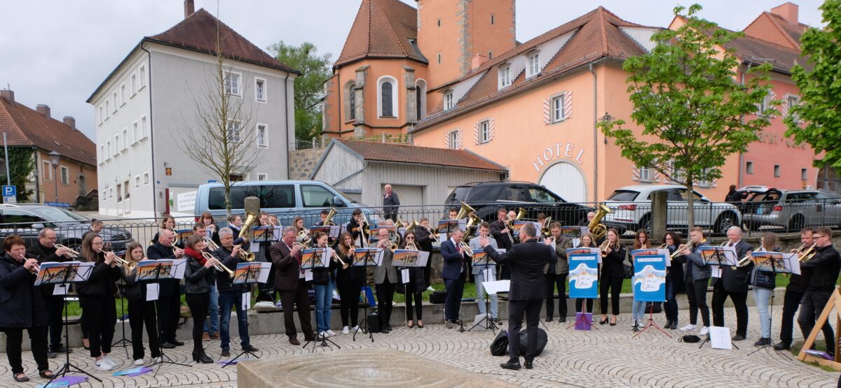 65 Jahre Posaunenchor – ein besonderer Gottesdienst und ein Standkonzert