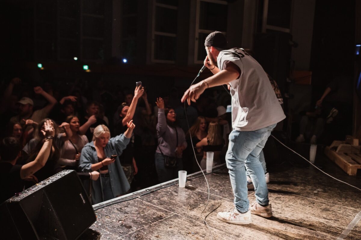 Graffiti-Künstler, Live Musik und Open Mic Session: Rap Friday am JuZ Gelände