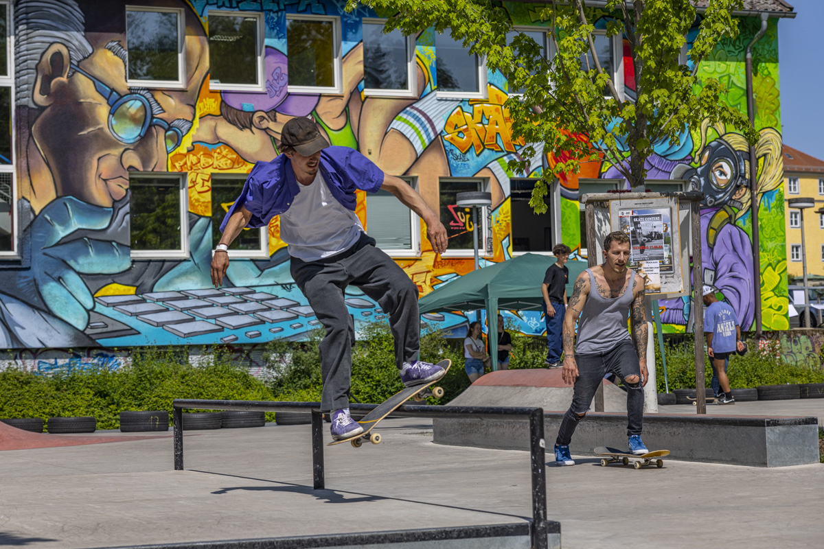 Waghalsige Sprünge und coole Tricks beim Skatecontest Weiden