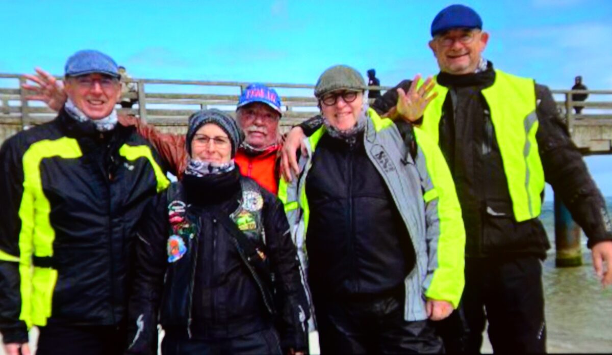 Auf fünf Vespas und 107 PS an die Ostsee