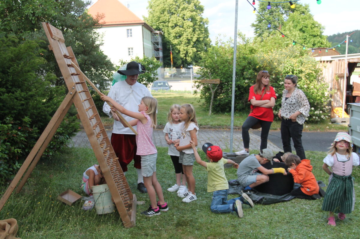 Historisches Gartenfest: Zehn Jahre Weydhauser Fähnlein