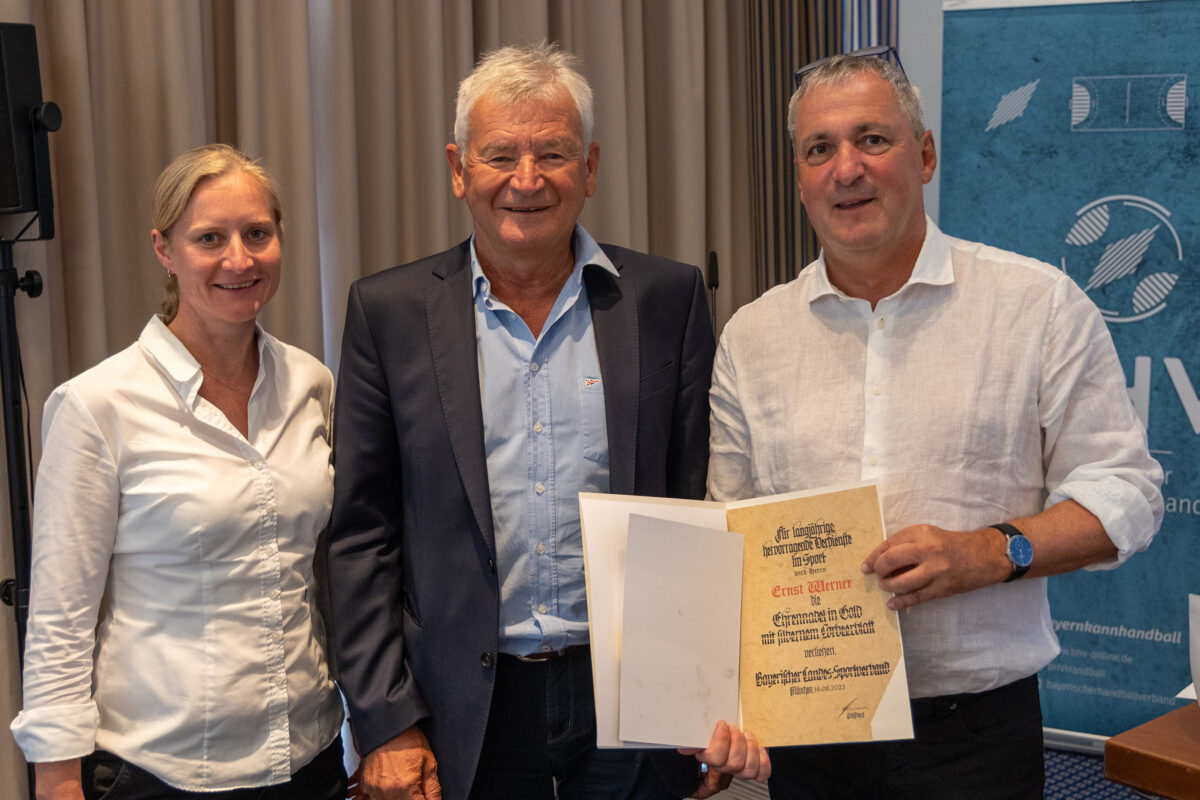 Eine Legende in Sachen Sport: Ernst Werner vom Bayerischen Handball-Verband geehrt