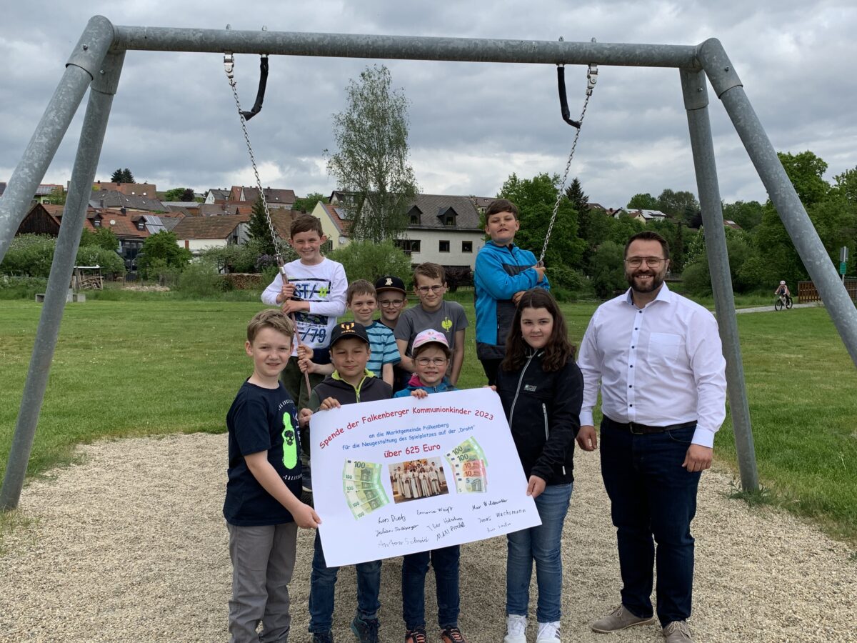 Spende für Falkenberger Spielplatz auf der „Droht“