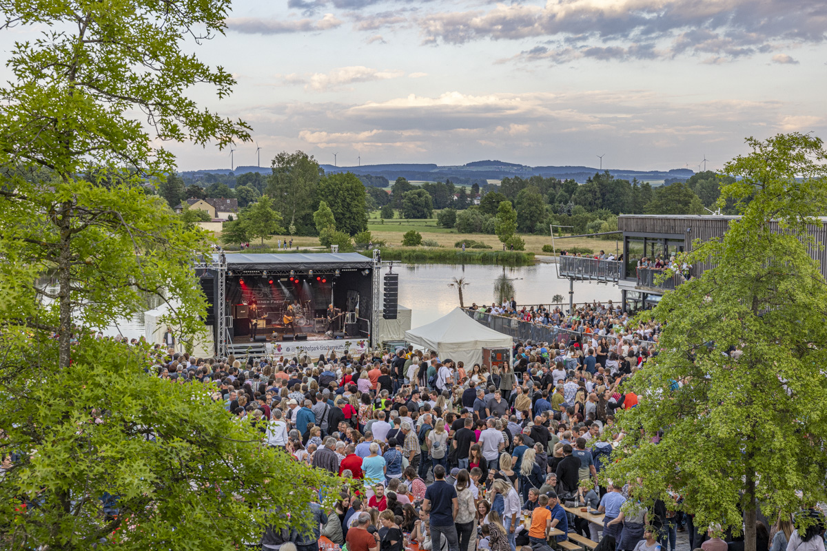 4000 Besucher rocken mit der Münchener Freiheit und dem Neidaffer Plattlclub