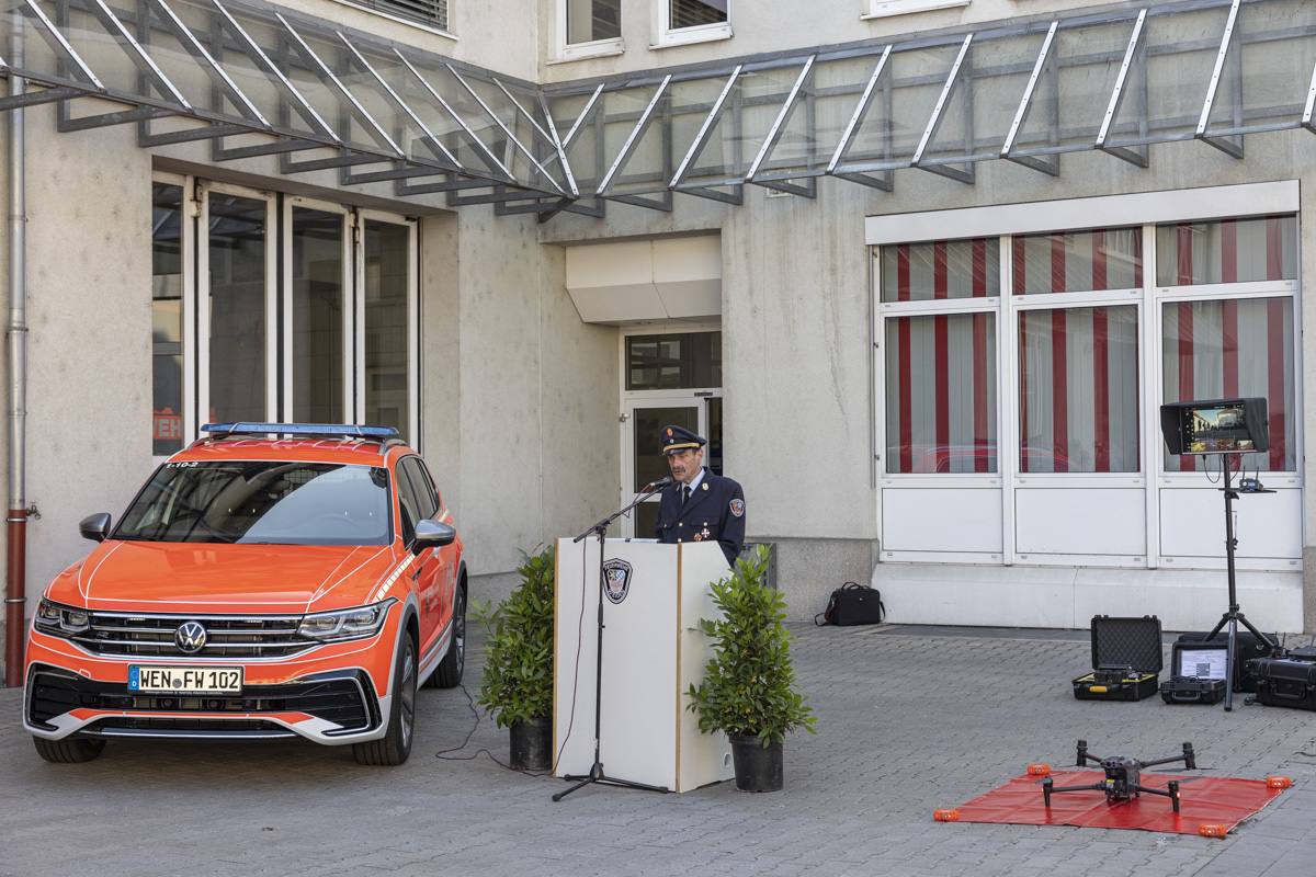 Die Feuerwehr Weiden freut sich über Luftunterstützung und ein neues Fahrzeug