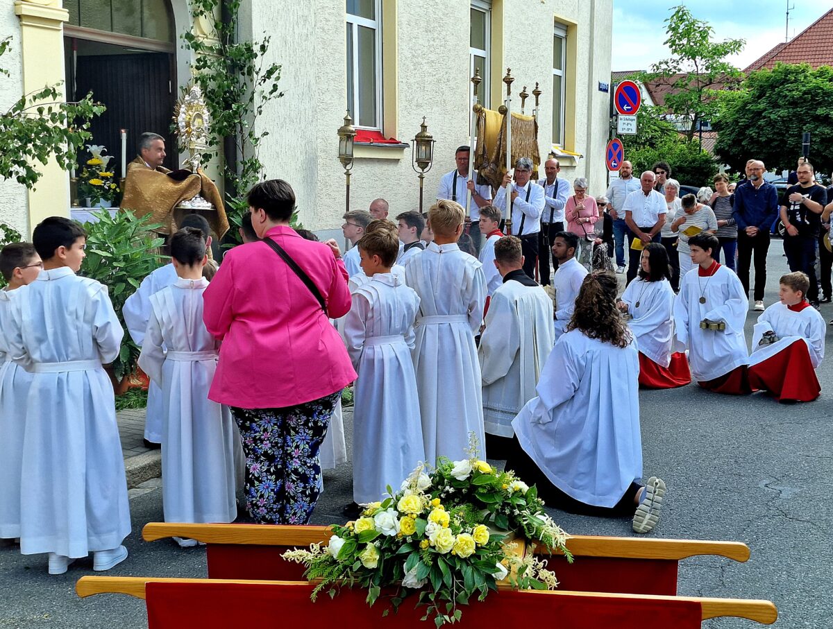Fronleichnam in St. Josef – auch ein Abschied von den Schulschwestern