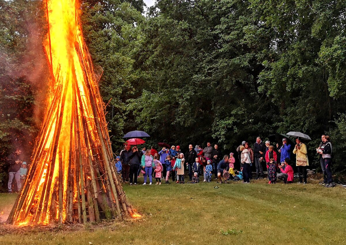 Kolpingfamilie entzündet das Johannisfeuer in Neunkirchen