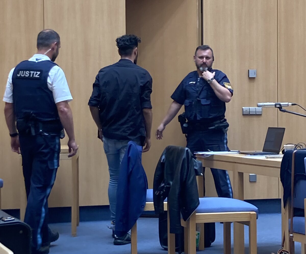 Prozess wegen Vergewaltigung: Beide Angeklagte in Haft