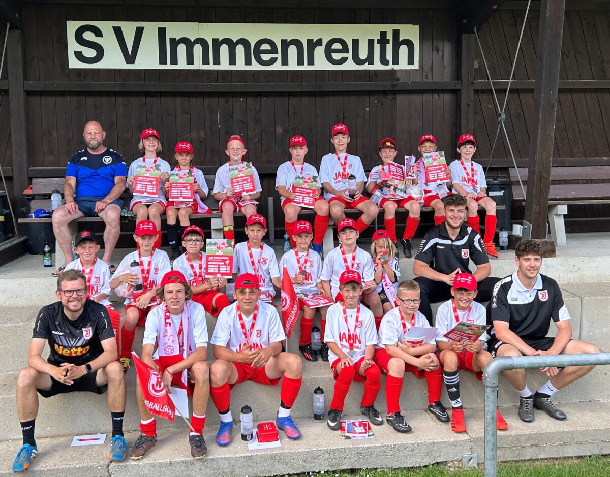 „Wussler“ aus Hawaii bei Jahn-Fußballcamp