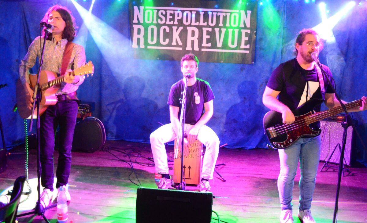 „Noisepollution Rockrevue“ überrascht mit mehrstimmigem Gesang auf der „Live Stage“