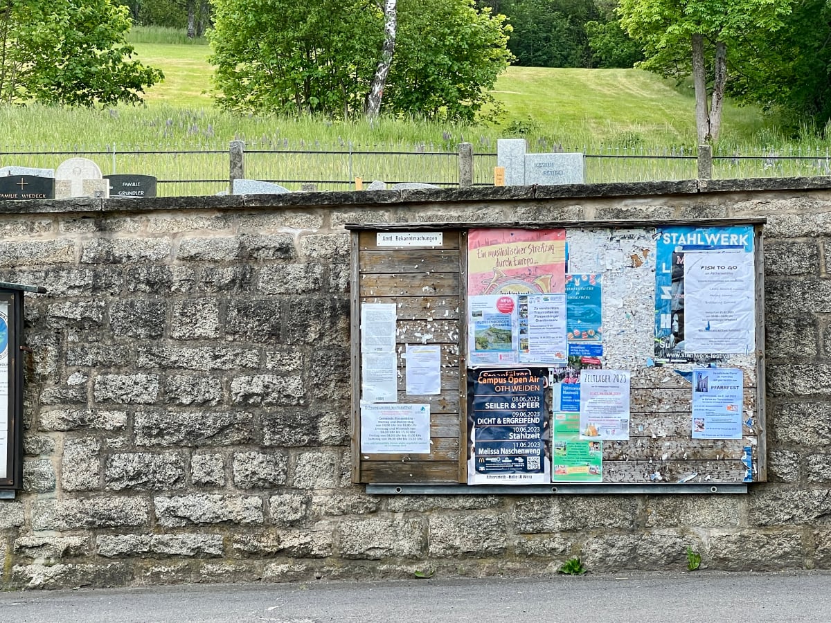 Flossenbürger Gemeinderäte ärgern sich über rücksichtsloses Plakatieren