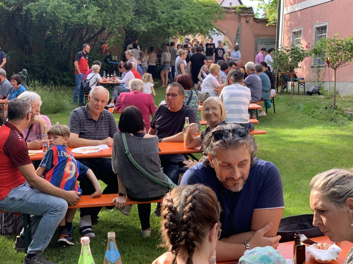 Gaumenfreuden und gute Laune beim Wurzer Dorffest