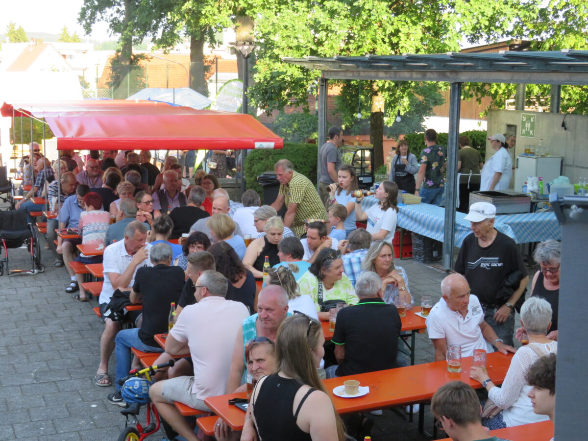 Enormer Andrang: Hunderte Besucher beim Rathausfest