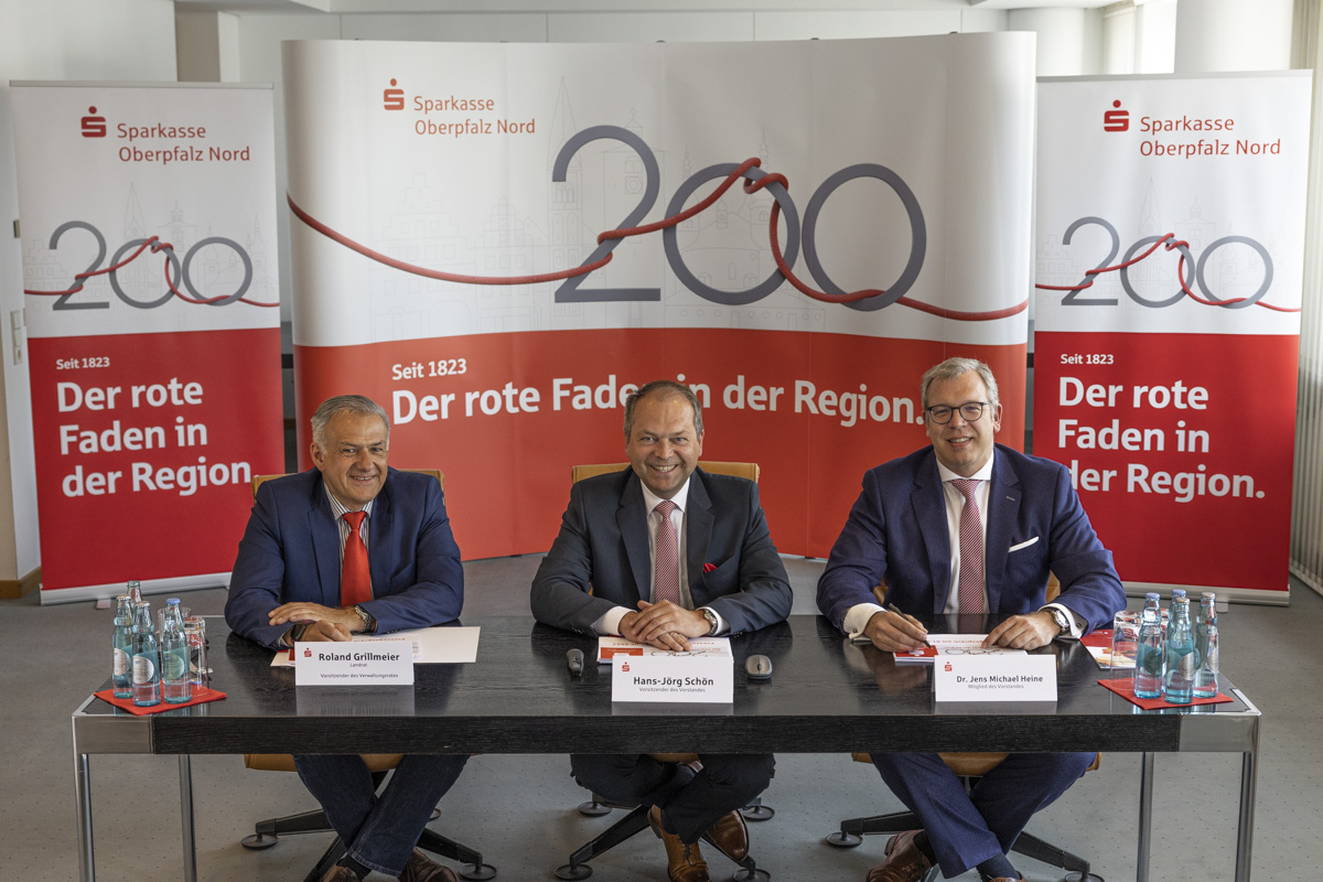 Erfolgreiches Geschäftsjahr: Bei der Sparkasse Oberpfalz Nord kann man jetzt entspannt feiern