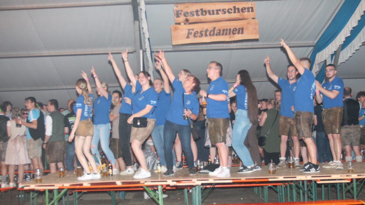 Die Flosser feiern mit den „Stoapfälzer Spitzbuam“