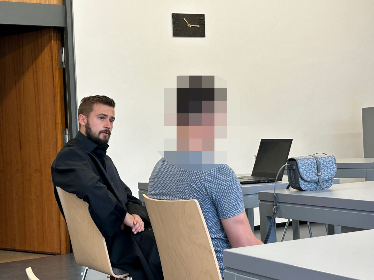 Sexuelle Nötigung und „Gesäßbeleidigung“