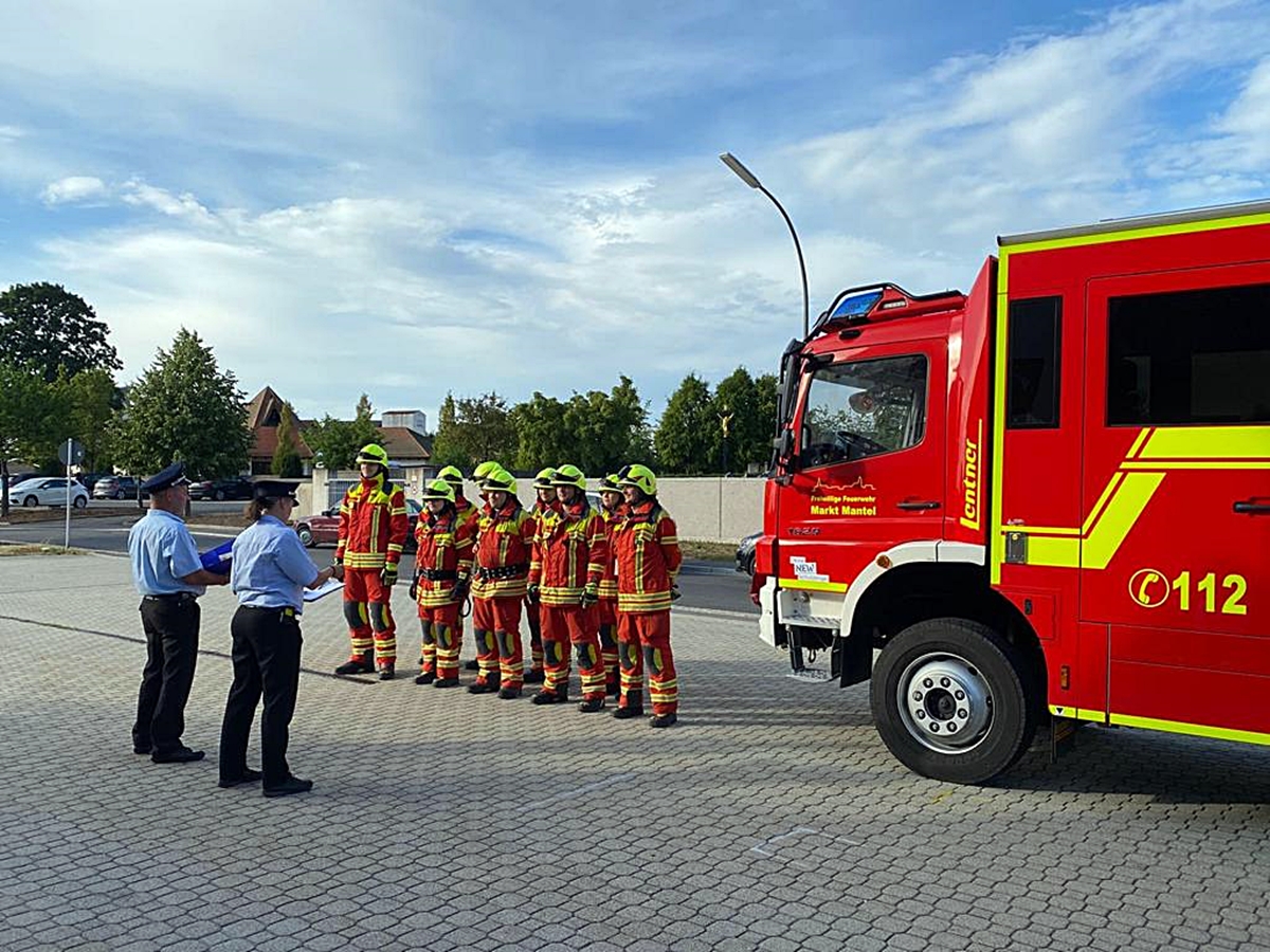 Erfolgreiche Leistungsprüfung bei der Feuerwehr Mantel