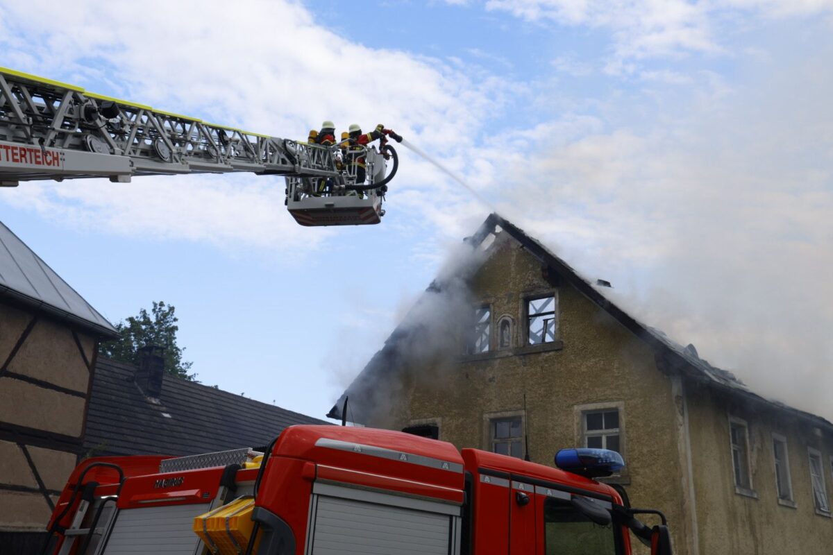 [Update] Feuer in Fuchsmühl: Obergeschoss nach Brand völlig zerstört