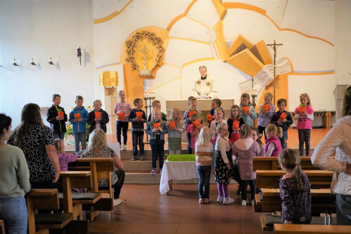 Kita Abschluss in der Pfarrkirche – wie eine starke Eiche wachsen