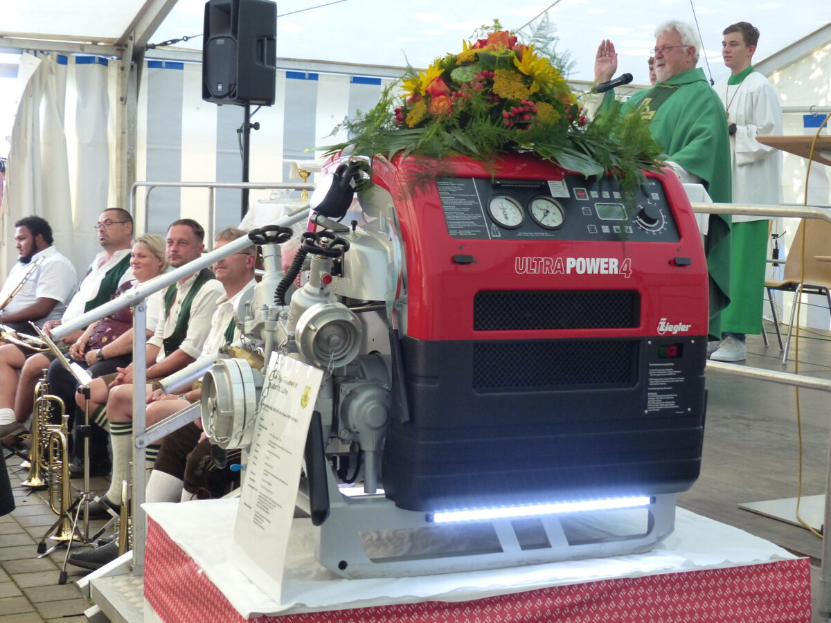Neue Tragkraftspritze erhielt kirchlichen Segen